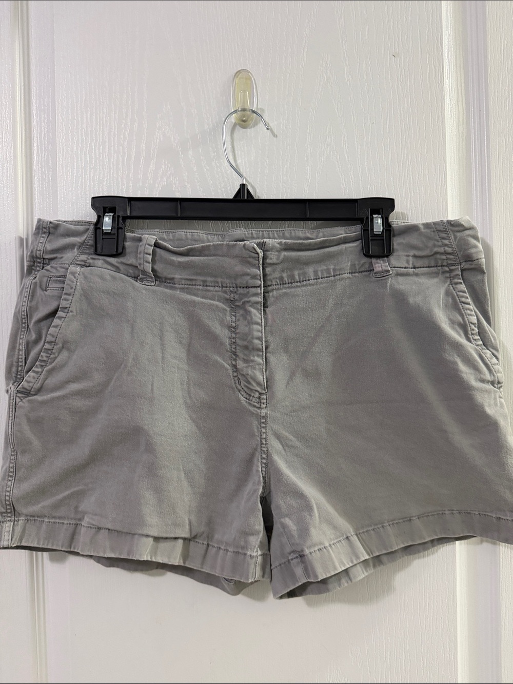 Vineyard vines, size 12 Women's Casual Cotton Blend Bermuda Shorts in Light Gray
